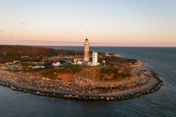Sunrise, Long Island, New York, ABD 'de Montauk deniz feneri ve plaj. - Fotoğraf, Görsel