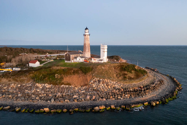 Montauk Lighthouse and beach at sunrise, Long Island, Nueva York, Estados Unidos
. - Foto, Imagen