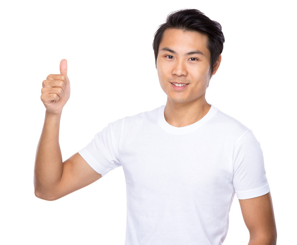 Aziatische man met duim omhoog - Foto, afbeelding