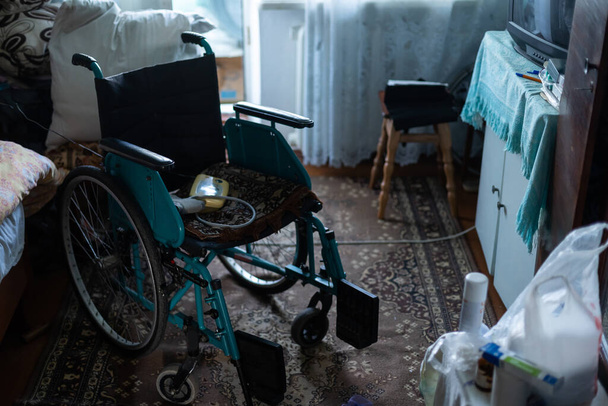 wheelchair in a very old house. - Foto, Imagem