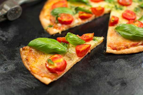 close-up shot of delicious margarita pizza - Valokuva, kuva