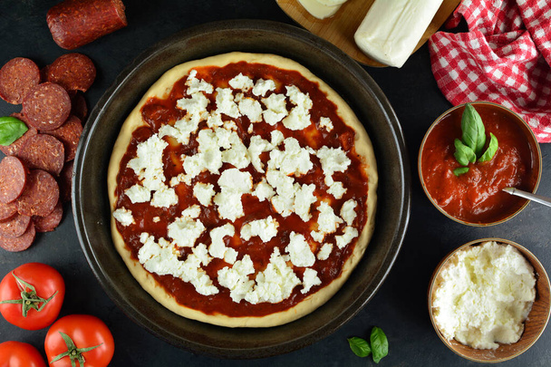 zblízka záběr lahodné pepperoni pizza  - Fotografie, Obrázek