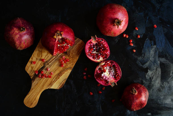 pomegranates and seeds, healthy food - Foto, immagini