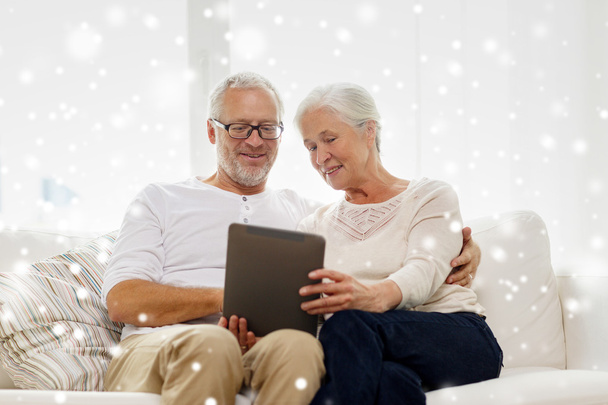 happy senior couple with tablet pc at home - Foto, Imagen