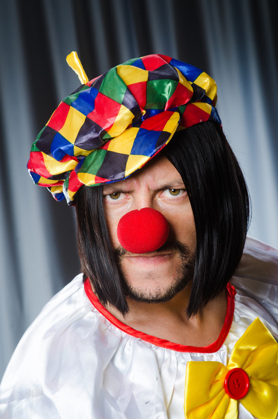 Triste clown sur fond gris
 - Photo, image
