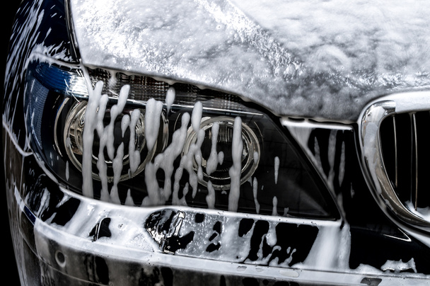 Lavado de coches con jabón
. - Foto, imagen