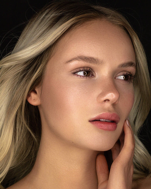 A vertical portrait of a Caucasian young attractive female model - Φωτογραφία, εικόνα