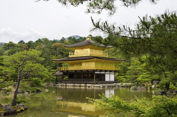 Kinkaku-ji temppeli Kiotossa, Japanissa
 - Valokuva, kuva