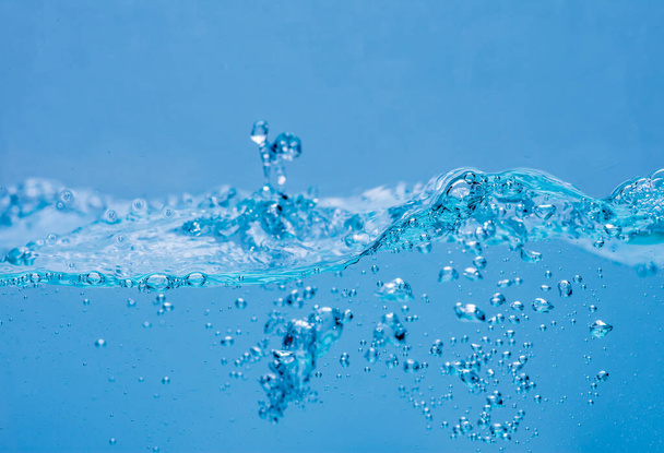 Víz és levegő buborékok fehér háttér, helyet a szöveges - Fotó, kép