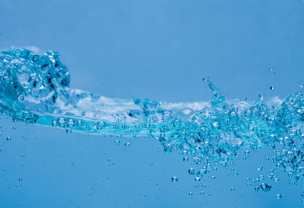Vodní a vzduchové bubliny na bílém pozadí s prostorem pro text - Fotografie, Obrázek