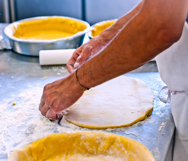 Випічка для приготування смачних пирогів і домашніх тортів
 - Фото, зображення