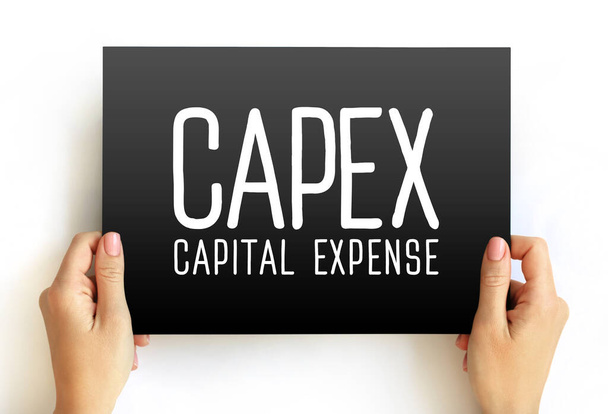 Despesa de Capital CAPEX - dinheiro que uma organização ou entidade corporativa gasta para comprar, manter ou melhorar seus ativos fixos, acrônimo de conceito de texto no cartão - Foto, Imagem