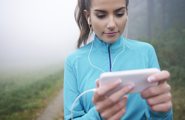 Woman listeting to music while running - Photo, Image