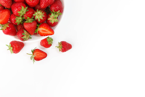 Red ripe strawberry in the white bowl, light background - Foto, immagini