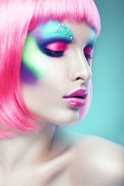 Woman with pink hair - 写真・画像