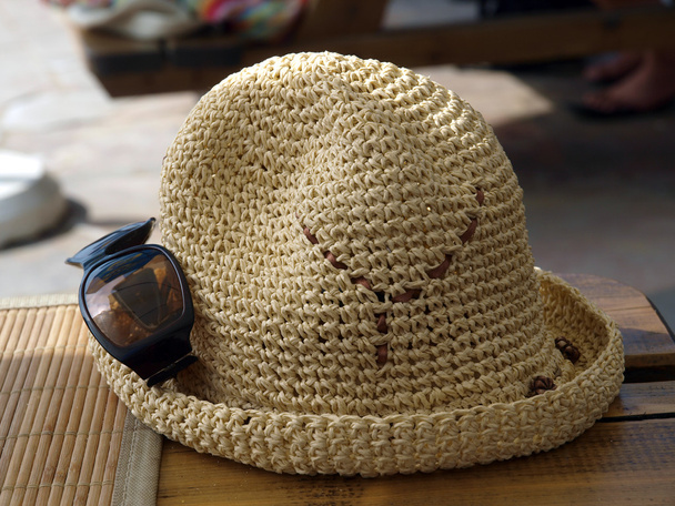 Sombrero y gafas de sol
 - Foto, imagen