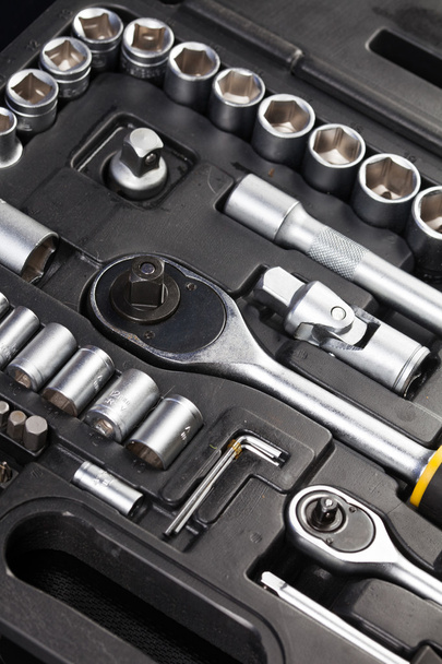 unverzichtbare Werkzeuge für alle. Schlüssel, Schrauben und Hämmer - Foto, Bild