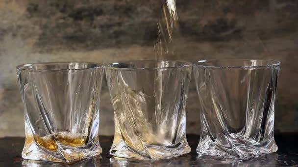 Pouring whiskey in three glasses - Záběry, video