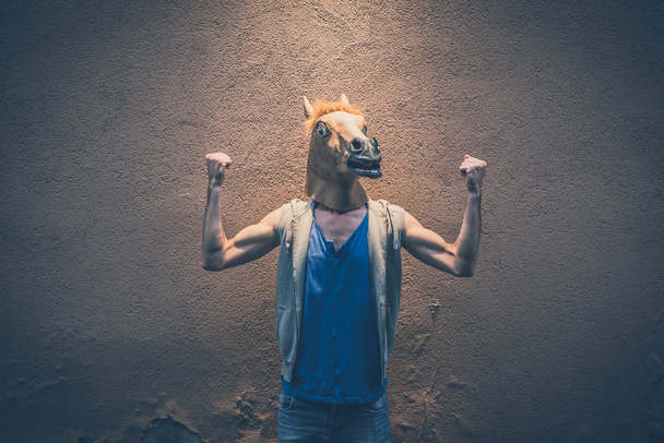 koń maska młody hipster gej - Zdjęcie, obraz