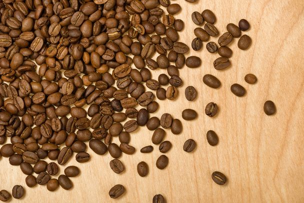 Kaffeesamen auf Holzgrund - Foto, Bild