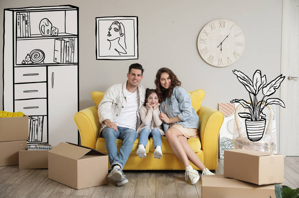 Boldog család költöztető dobozokkal az új lakásukban - Fotó, kép