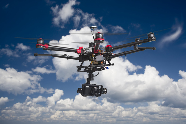 Drone voando nas nuvens - Foto, Imagem