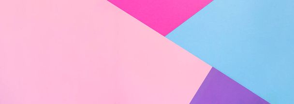 Banner con fondo de papel rosa, morado, violeta y azul claro. Figuras geométricas, formas, líneas. Planta plana abstracta multicolor. De vuelta al concepto escolar. Copiar espacio, vista superior. - Foto, Imagen