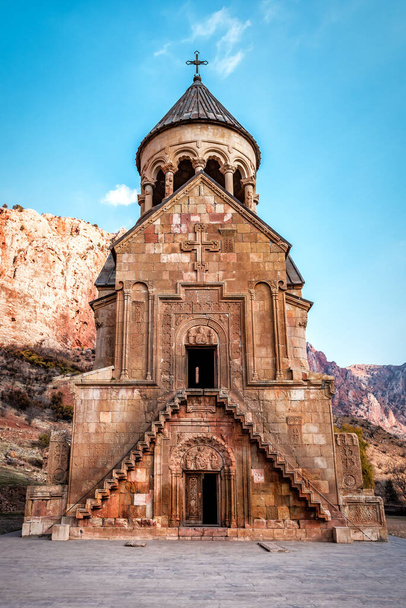 Średniowieczny starożytny klasztor Noravank w Armenii - Zdjęcie, obraz