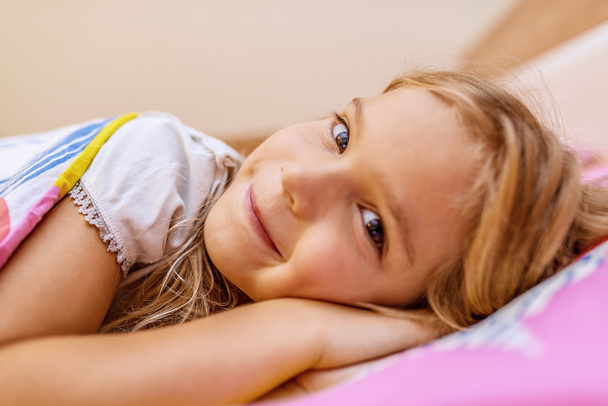 Little girl lying on bed before sleeping - Photo, Image