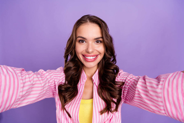 Photo portrait woman smiling happy in casual clothes taking selfie isolated pastel purple color background. - Fotó, kép