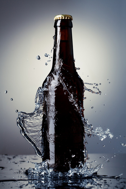 Beer bottle with water splash - Foto, Imagem