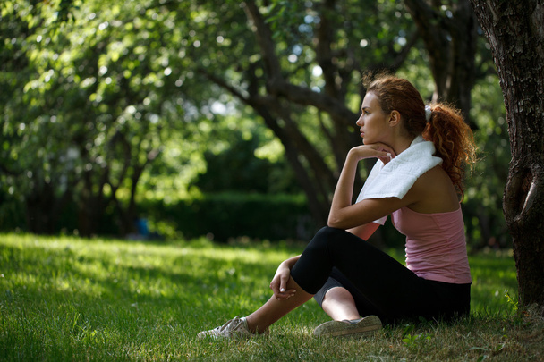 Woman sitting on grass - Foto, Imagem