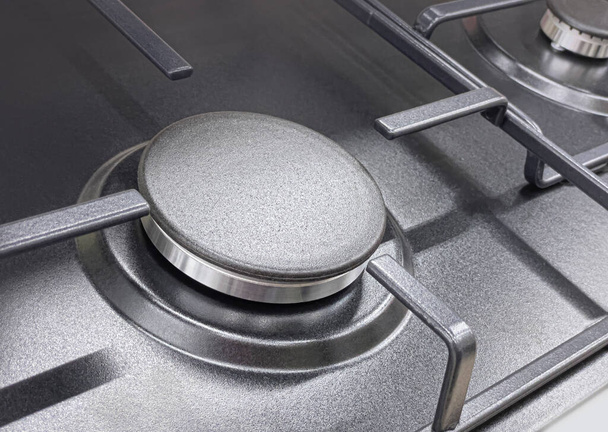  чорно-металева кухонна плита крупним планом на домашній кухні. криза фонового газу
 - Фото, зображення