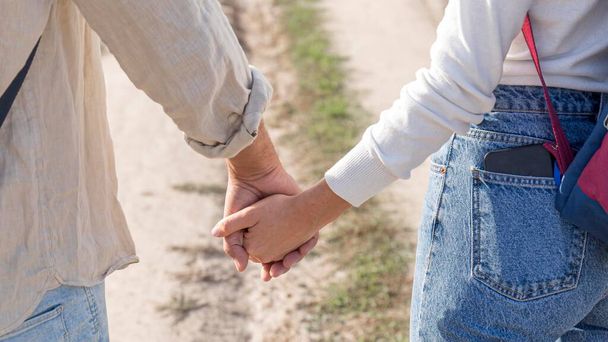 close up couple holding hands. High resolution photo - Foto, afbeelding