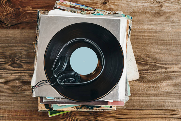 Stack of vinyl records. Listening to music from record. Playing music from analog disk. Retro and vintage. Audio stereo. Analog sound - Foto, imagen