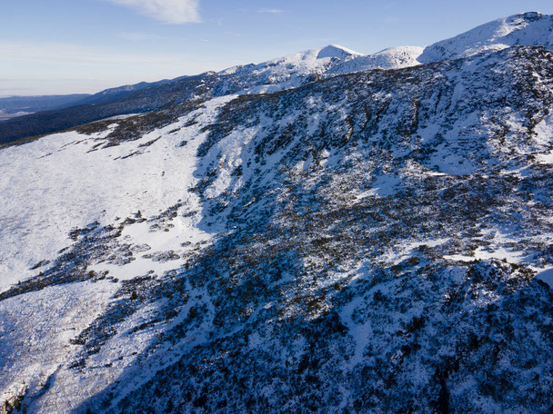 Amazing Aerial winter landscape of Rila Mountain near Malyovitsa peak, Bulgaria - Foto, Bild