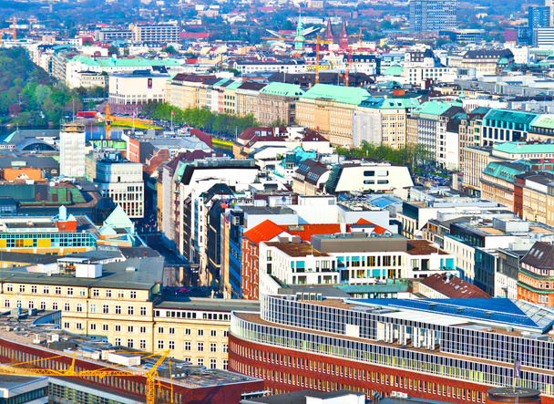 Cityscape de Hamburgo da famosa torre Michaelis
 - Foto, Imagem