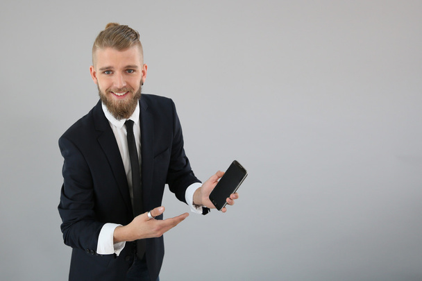 Young businessman using smartphone - Fotoğraf, Görsel