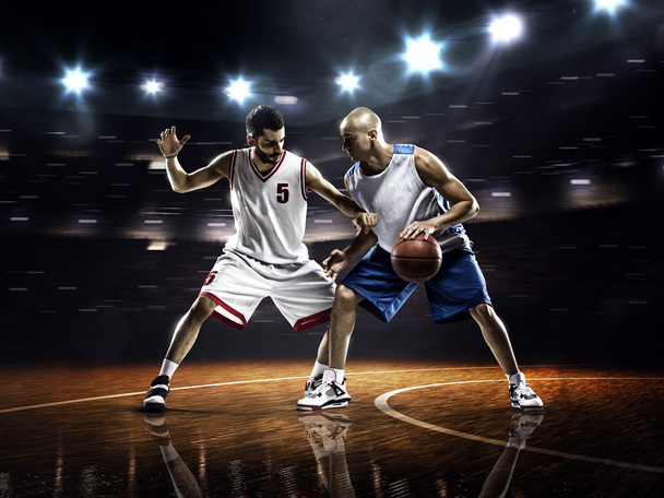 Basketball players  in gym - Fotoğraf, Görsel