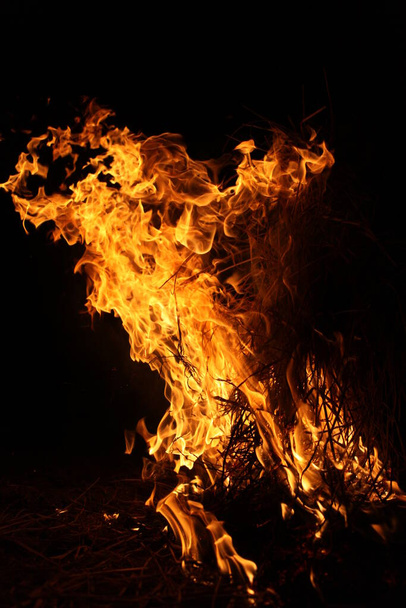 Tűz láng elszigetelt fekete háttér - Fotó, kép