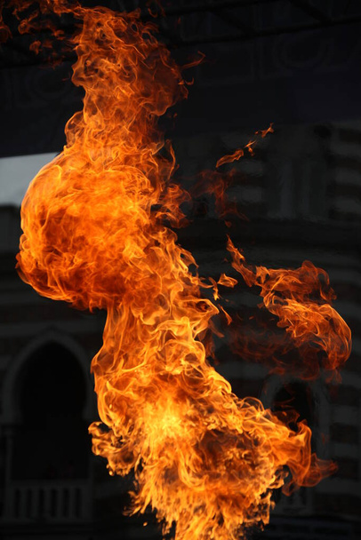 Ogień odizolowany na czarnym tle - Zdjęcie, obraz