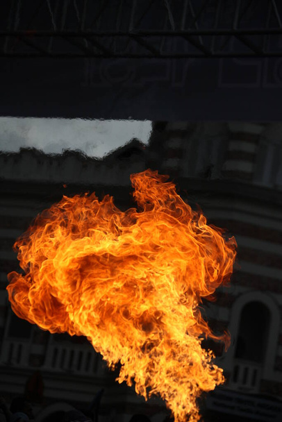 Tűz láng elszigetelt fekete háttér - Fotó, kép