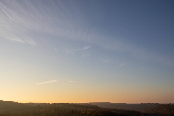 The sunset sky over the green hill with a forest and bushes - Fotografie, Obrázek
