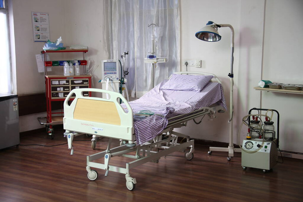 Betten im Krankenhauszimmer - Foto, Bild