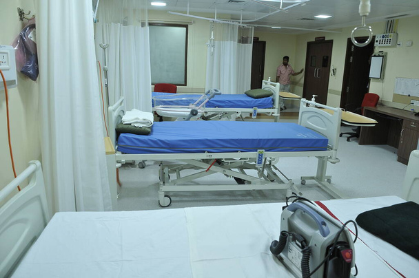Κρεβάτια στο δωμάτιο του νοσοκομείου - Φωτογραφία, εικόνα