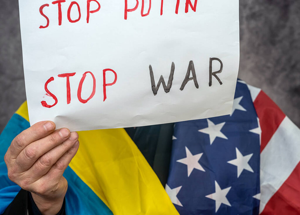 плакат остановить войну в Украине. Российский мировой террорист. санкции и изоляция России - Фото, изображение