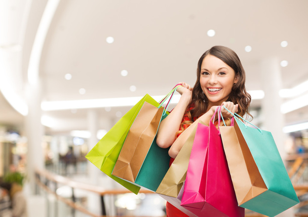 smiling young woman with shopping bags - Foto, Imagem