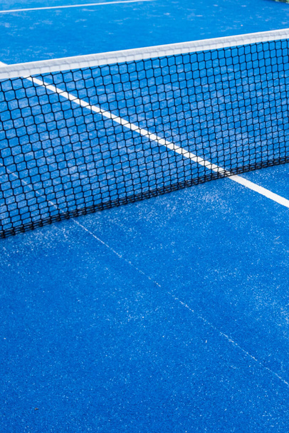 partial view of the netting of a blue paddle tennis court - Zdjęcie, obraz
