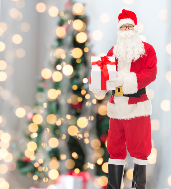 man in costume of santa claus with gift box - Фото, зображення