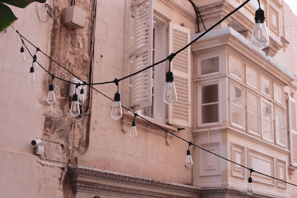 Vintage details on the facade of old maltese house downtown in Valetta, Malta. - Fotoğraf, Görsel